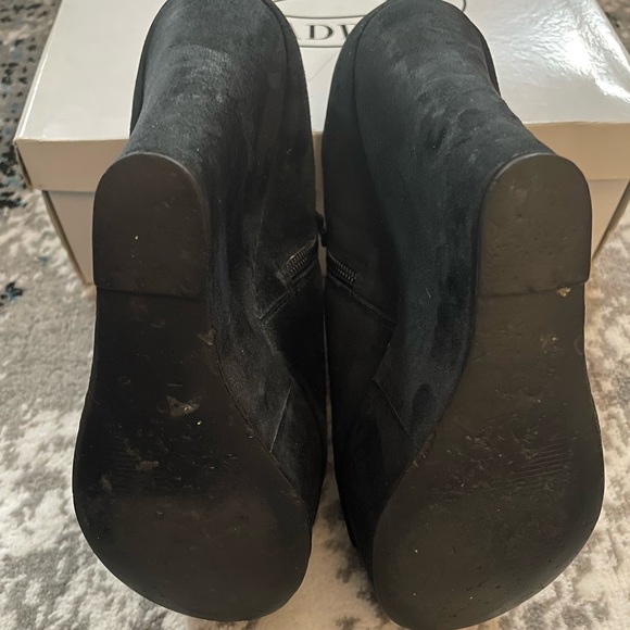 🖤 Steve Madden Wedge Peep-Toe Booties 🖤 - Picture 6 of 9